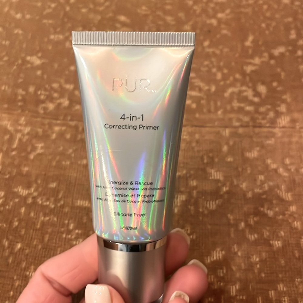 PÜR 4-in-1 correcting primer